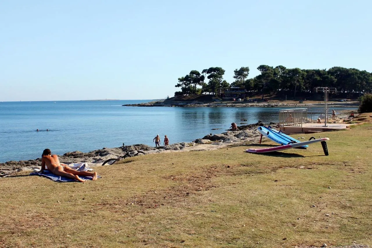 Apartments With A Parking Space Medulin - 2274 Croatia