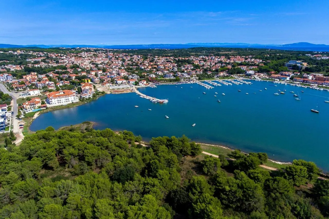 Apartments With A Parking Space Medulin - 2274 0*,  Croatia