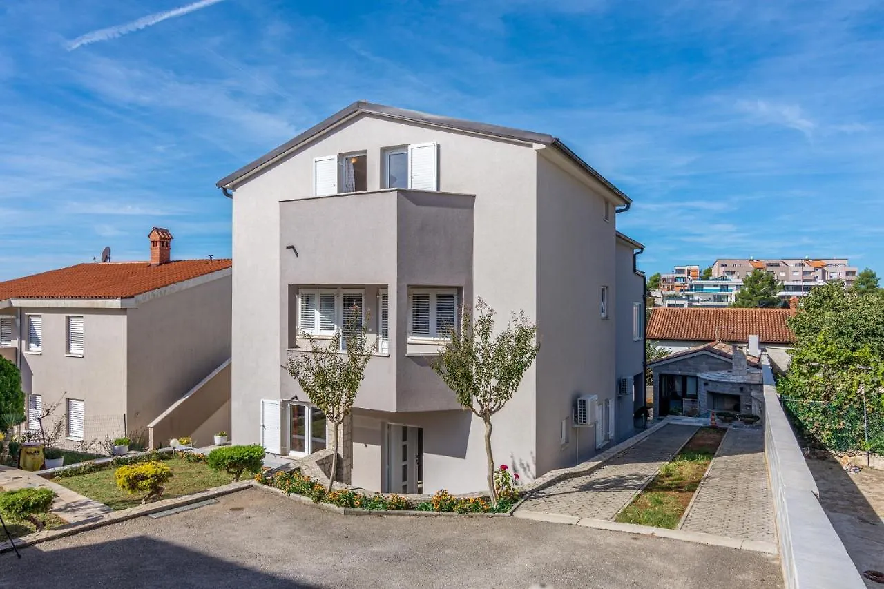 Apartments With A Parking Space Medulin - 2274