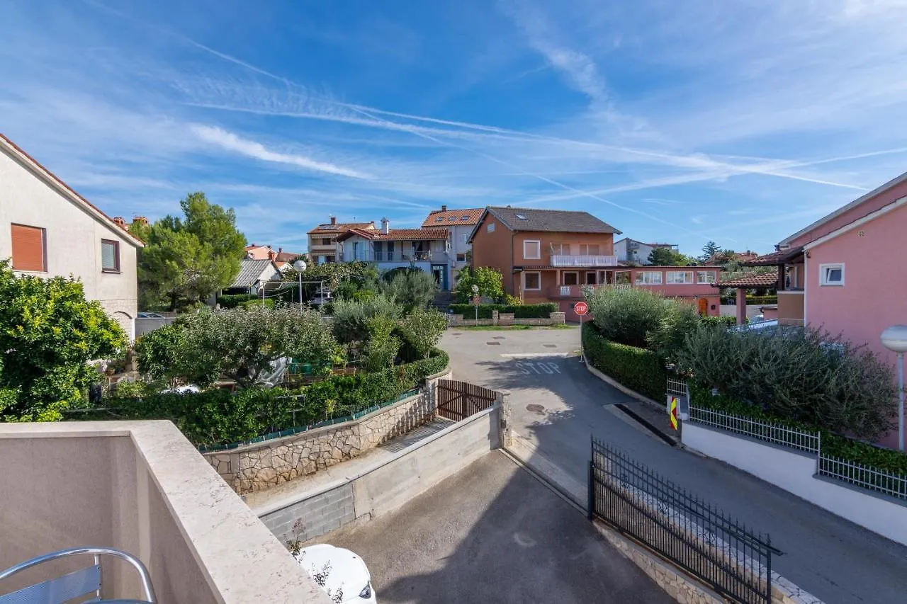 Apartments With A Parking Space Medulin - 2274 Croatia