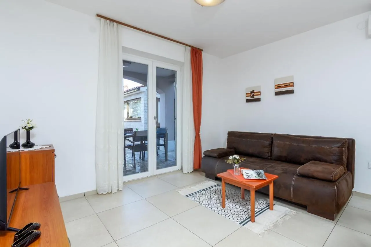 Apartments With A Parking Space Medulin - 2274