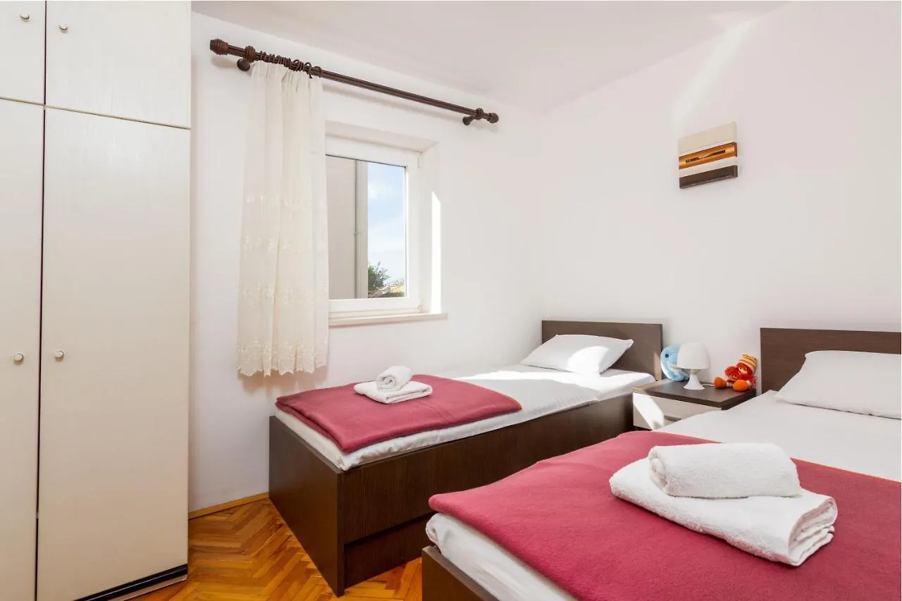 Apartments With A Parking Space Medulin - 2274 Croatia