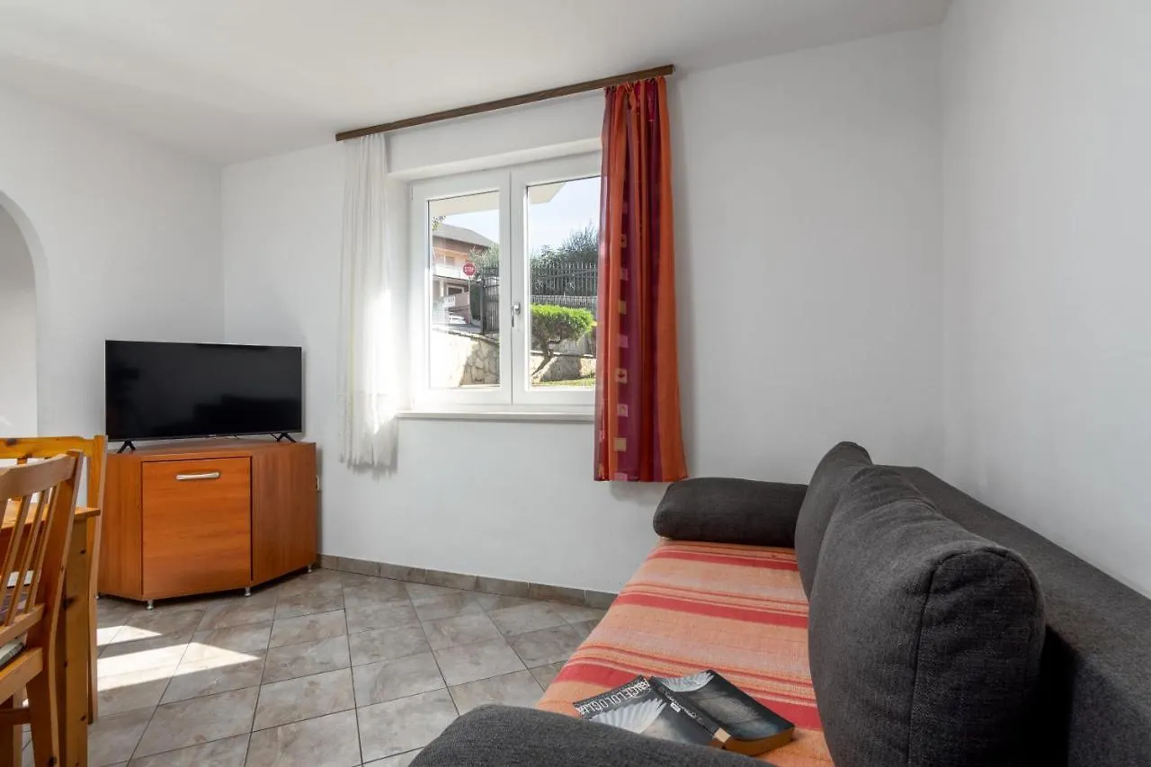 Apartments With A Parking Space Medulin - 2274 Croatia