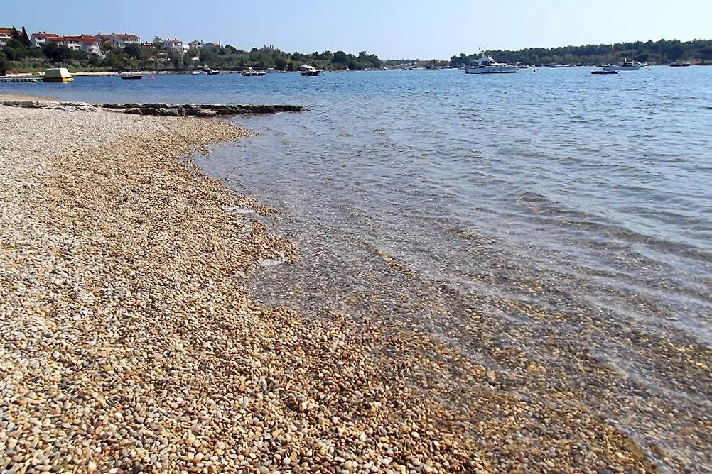 Apartments With A Parking Space Medulin - 2274 Croatia